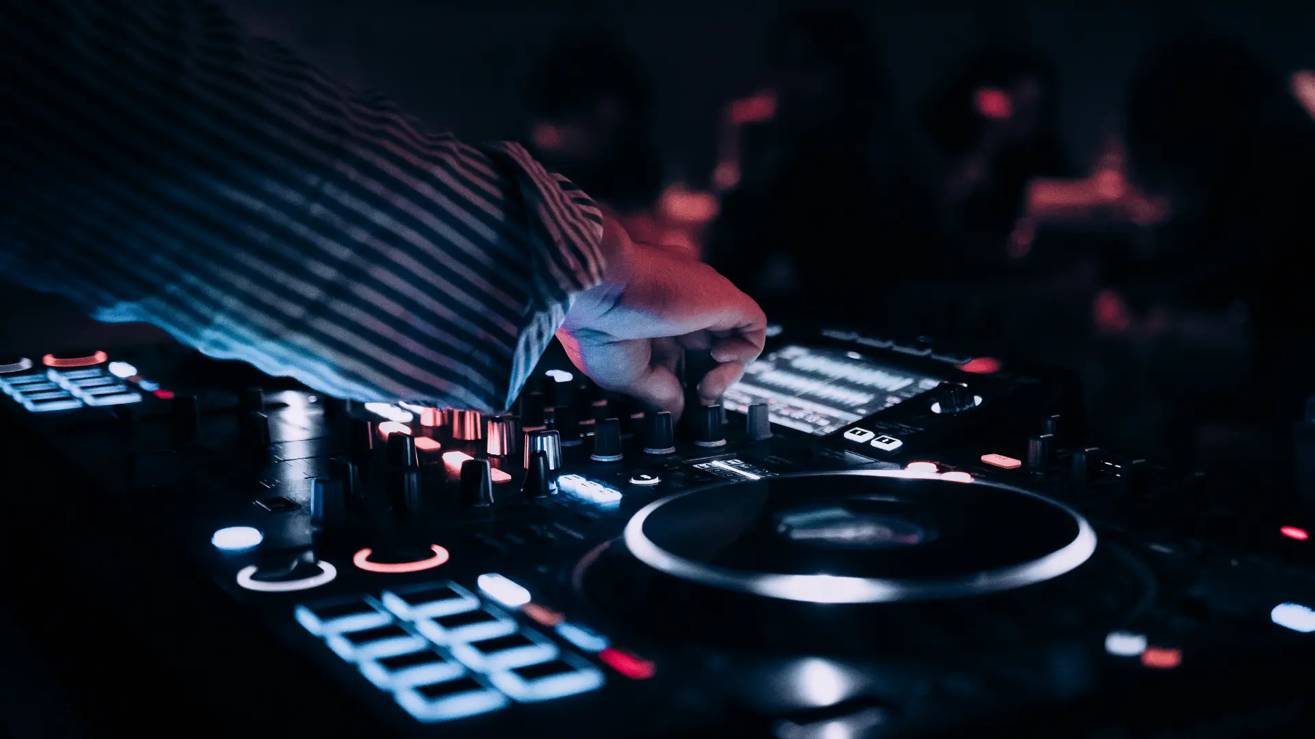 Ile kosztuje DJ na wesele w 2026 / 2027 roku? Sprawdź aktualne ceny