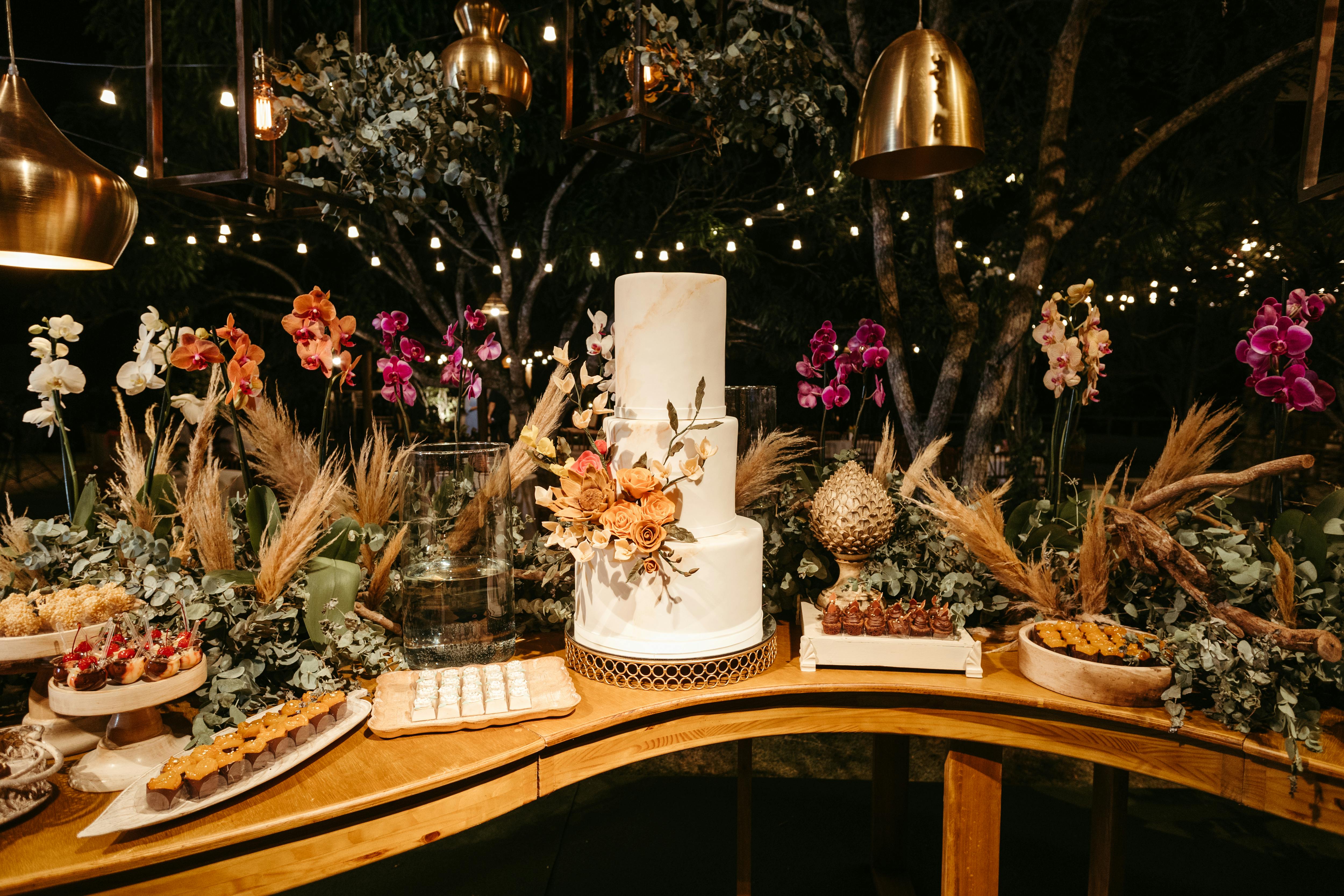 Dekoracja sali weselnej – trendy i inspiracje